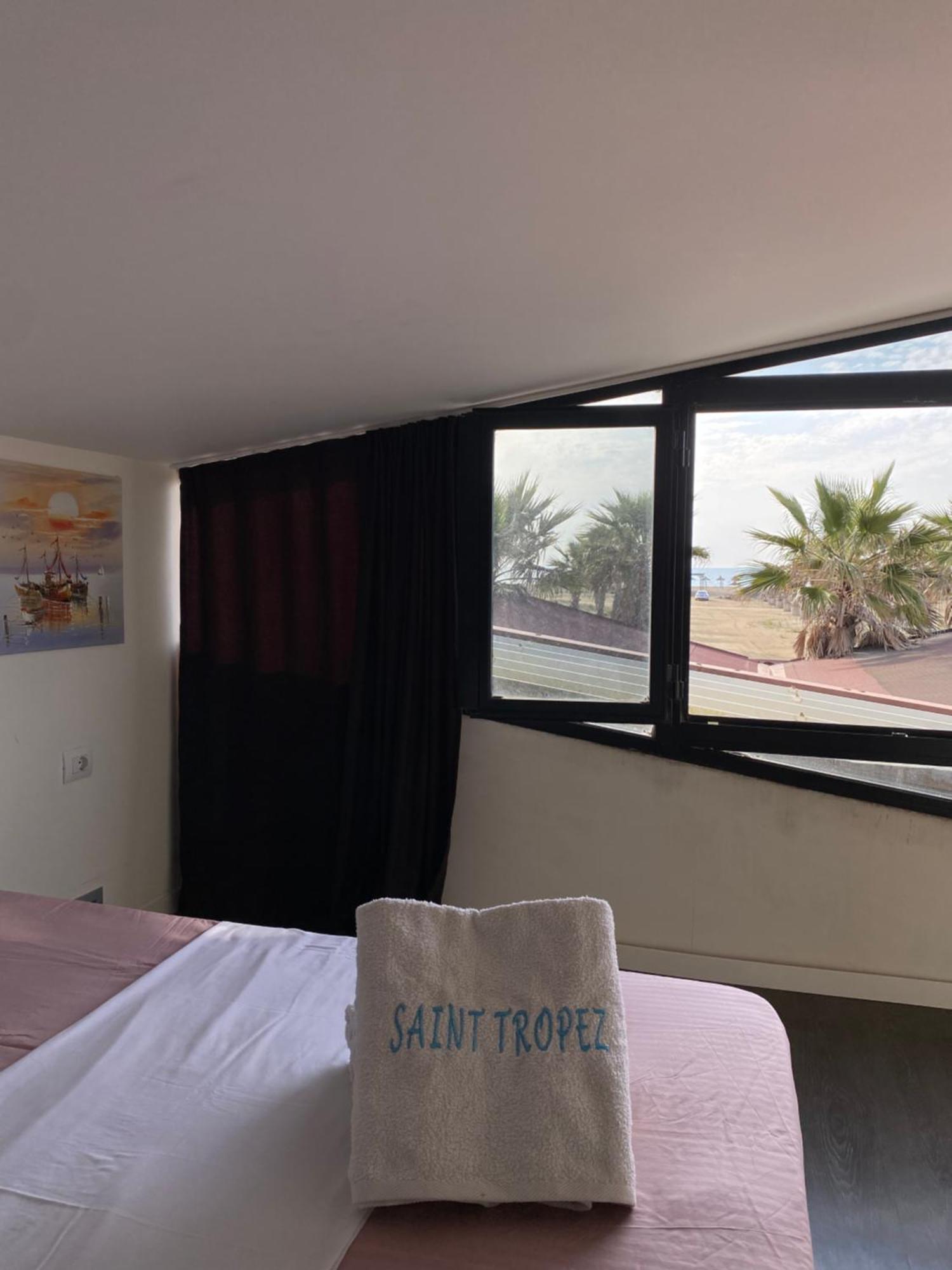 Saint Tropez Durres Hotell Bisht Kamez Eksteriør bilde