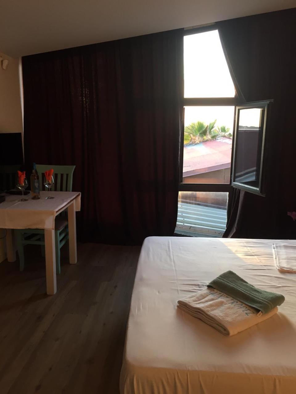 Saint Tropez Durres Hotell Bisht Kamez Eksteriør bilde