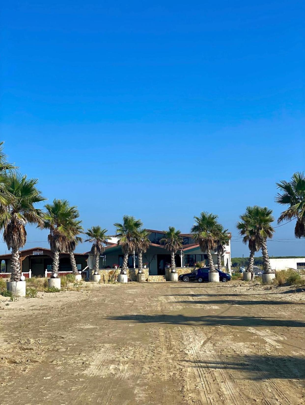 Saint Tropez Durres Hotell Bisht Kamez Eksteriør bilde