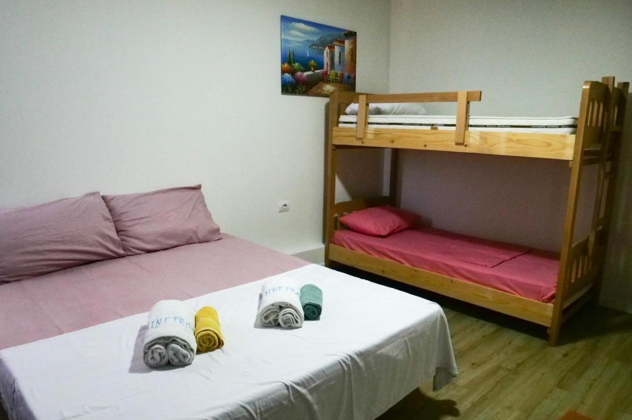 Saint Tropez Durres Hotell Bisht Kamez Eksteriør bilde